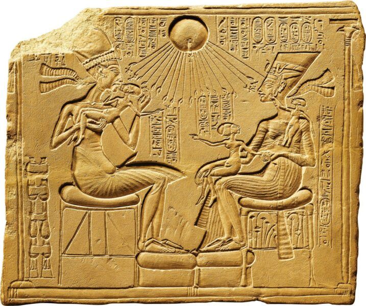 Akhenatón y Nefertiti